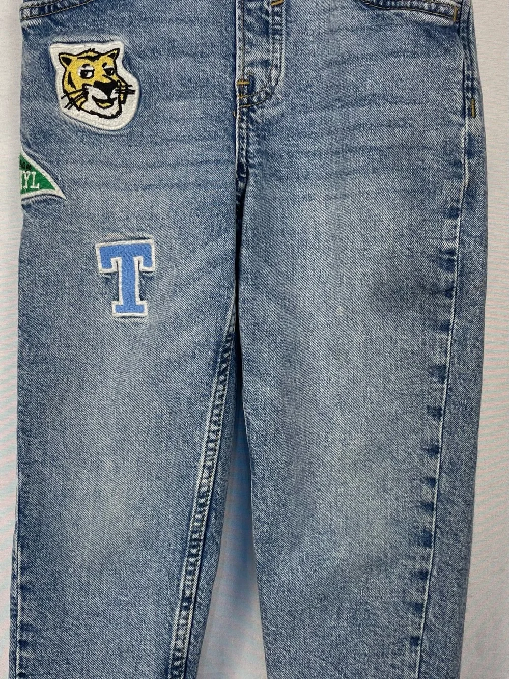 H&M Light Blue Straight Jeans with Patch Accents